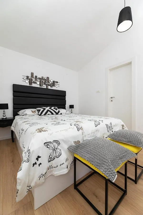 Apartments Frgacic I Croatia